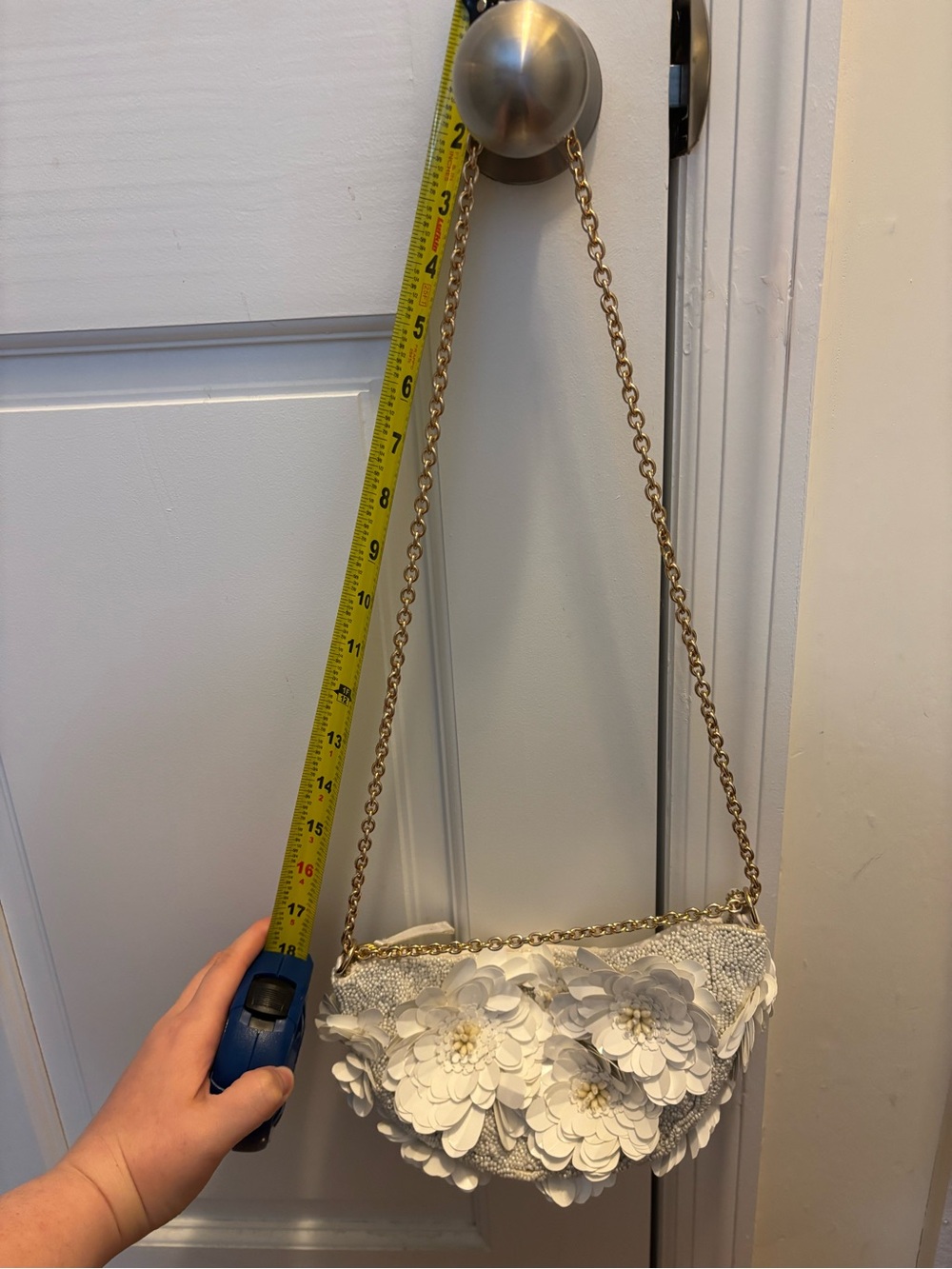 NWOT White Floral Beaded Appliqué Shoulder Bag with Gold Chain - Picture 9 of 9